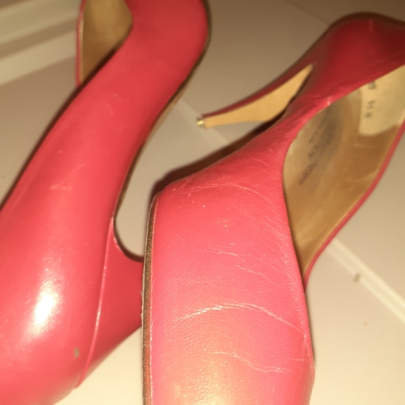 Red Pumps 10 - Picture 3 of 4